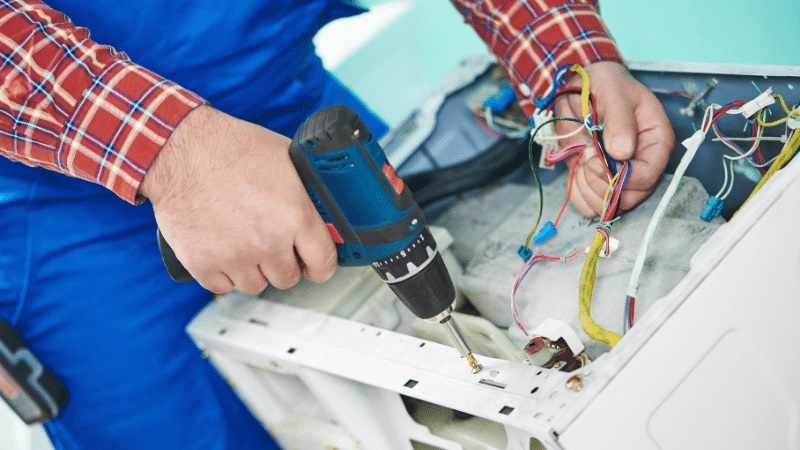 Kazan Daikin Daikin çamaşır makinesi kart tamiri – Su almama arızası orijinal parça ile giderildi. - Teknik servis örneği